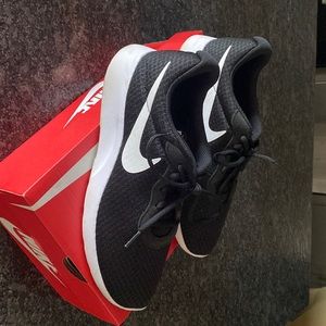 Nike Womens Nike Tanjun Sneakers